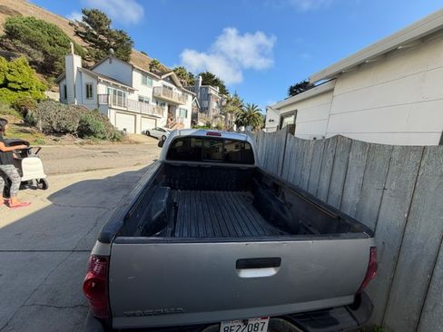 Used 2006 Toyota Tacoma PreRunner w/ TRD Sport Pkg #1 RWD image 2