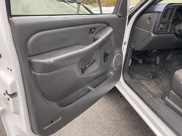 Used 2004 Chevrolet Silverado 3500 2WD Regular Cab image 10