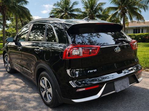 Used 2017 Kia Niro LX image 4