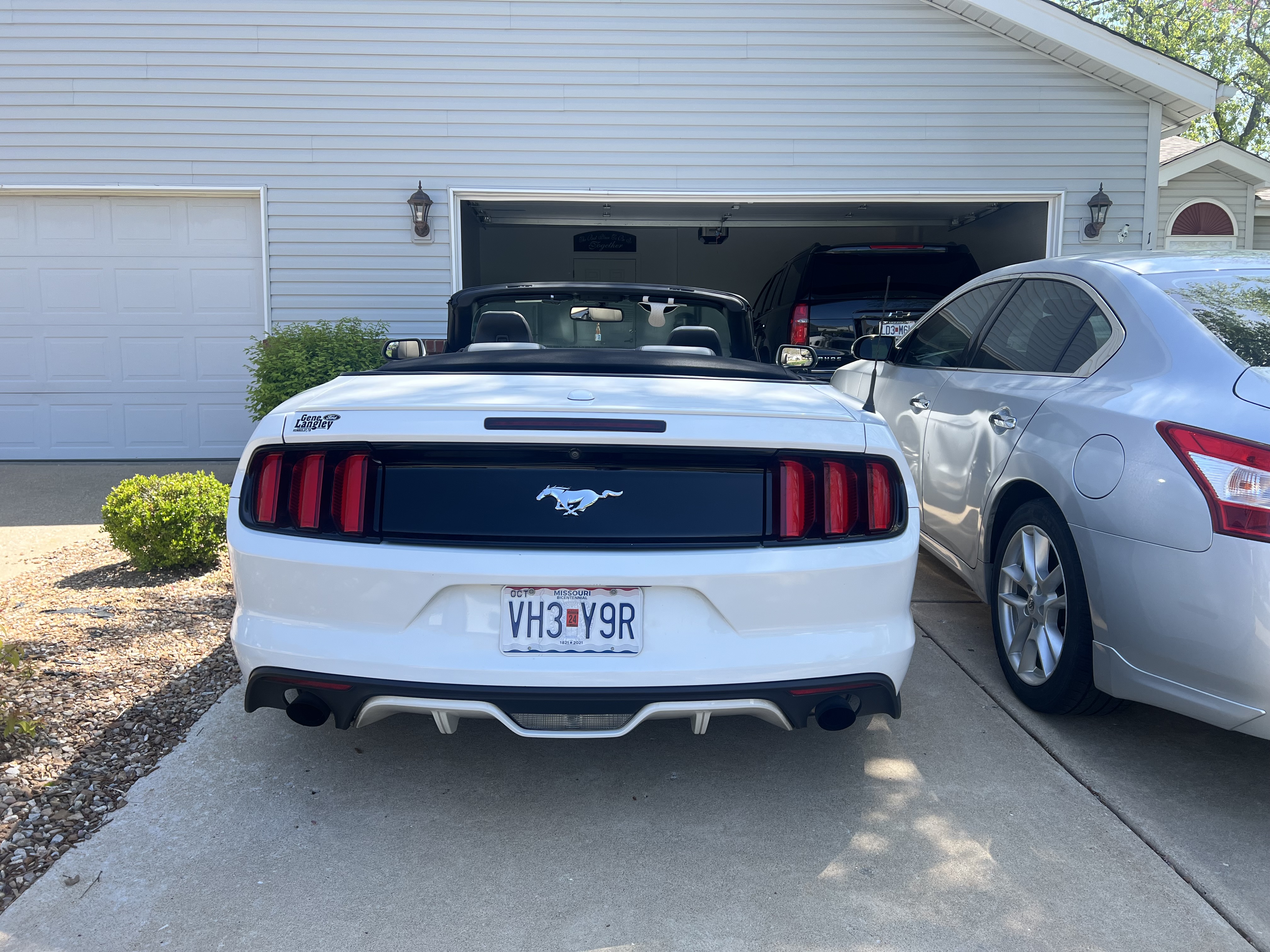 Used 2016 Ford Mustang Premium RWD image 2