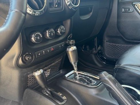 Used 2014 Jeep Wrangler Unlimited Rubicon w/ Connectivity Group image 15