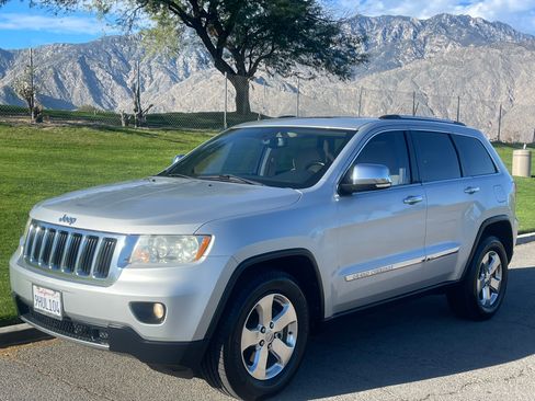 Used 2012 Jeep Grand Cherokee Limited w/ Trailer Tow Group image 12