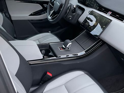 Used 2025 Land Rover Range Rover Evoque Dynamic SE image 1