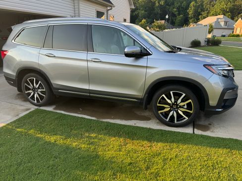 Used 2021 Honda Pilot Touring image 1