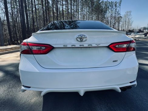 Used 2018 Toyota Camry SE w/ Moonroof Package image 8