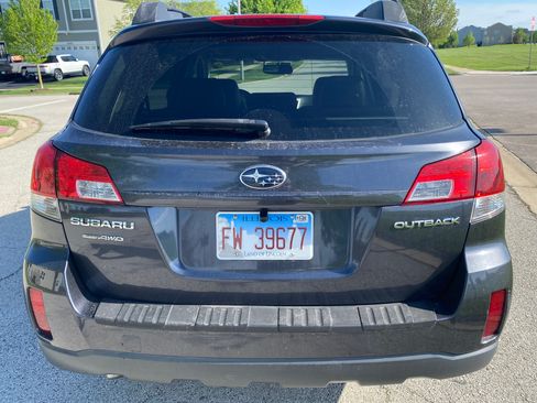 Used 2010 Subaru Outback 2.5i Limited AWD/4WD image 4