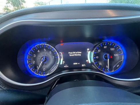 Used 2018 Chrysler Pacifica Limited FWD image 23
