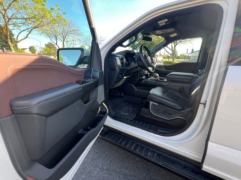 Used 2022 Ford F150 Lariat w/ Max Trailer Tow Package image 9