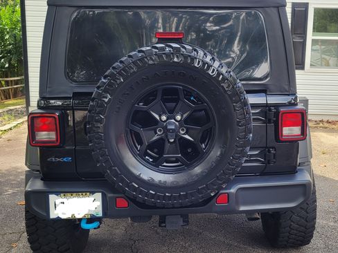 Used 2023 Jeep Wrangler Unlimited w/ Cold Weather Group image 8