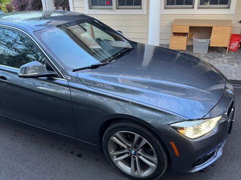 Used 2017 BMW 330i xDrive Sedan AWD/4WD image 4