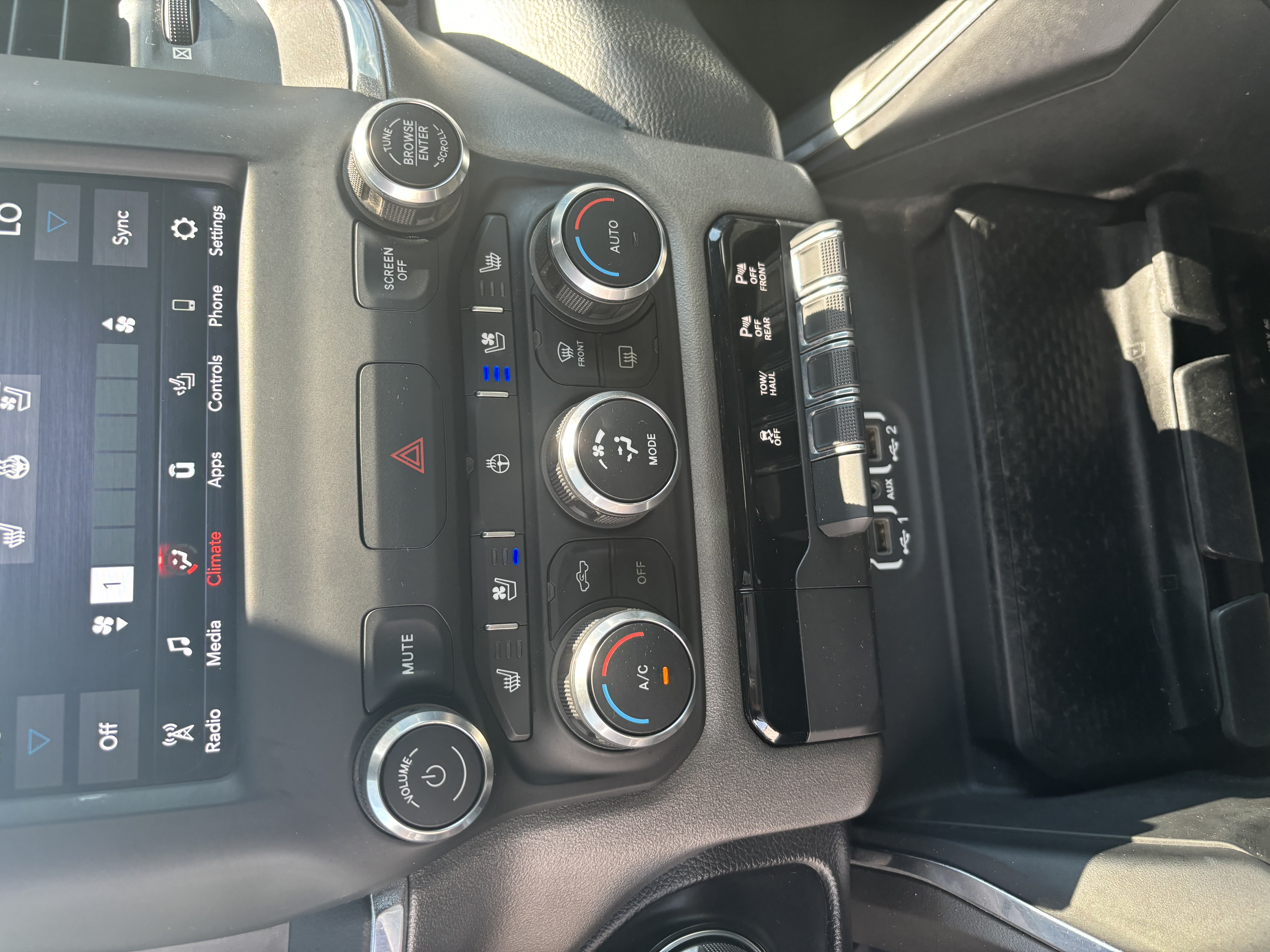 Used 2021 RAM 1500 Laramie w/ Sport Appearance Package AWD/4WD image 11