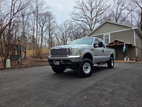 Used 2003 Ford F250 XLT image 4