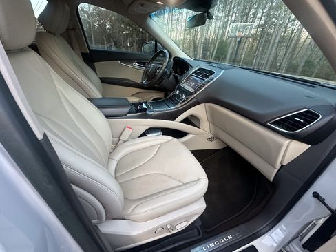 Used 2020 Lincoln Nautilus Reserve w/ Equipment Group 201A image 9