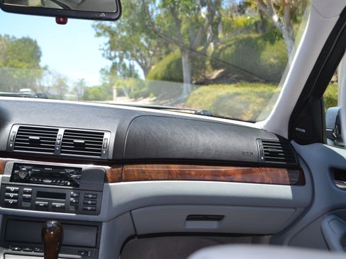 Used 2004 BMW 325i Sedan RWD image 10