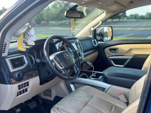 Used 2017 Nissan Titan SL AWD/4WD image 9
