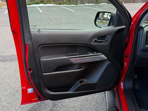 Used 2019 Chevrolet Colorado LT w/ LT Convenience Package image 6