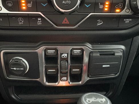 Used 2019 Jeep Wrangler Unlimited Sport image 26