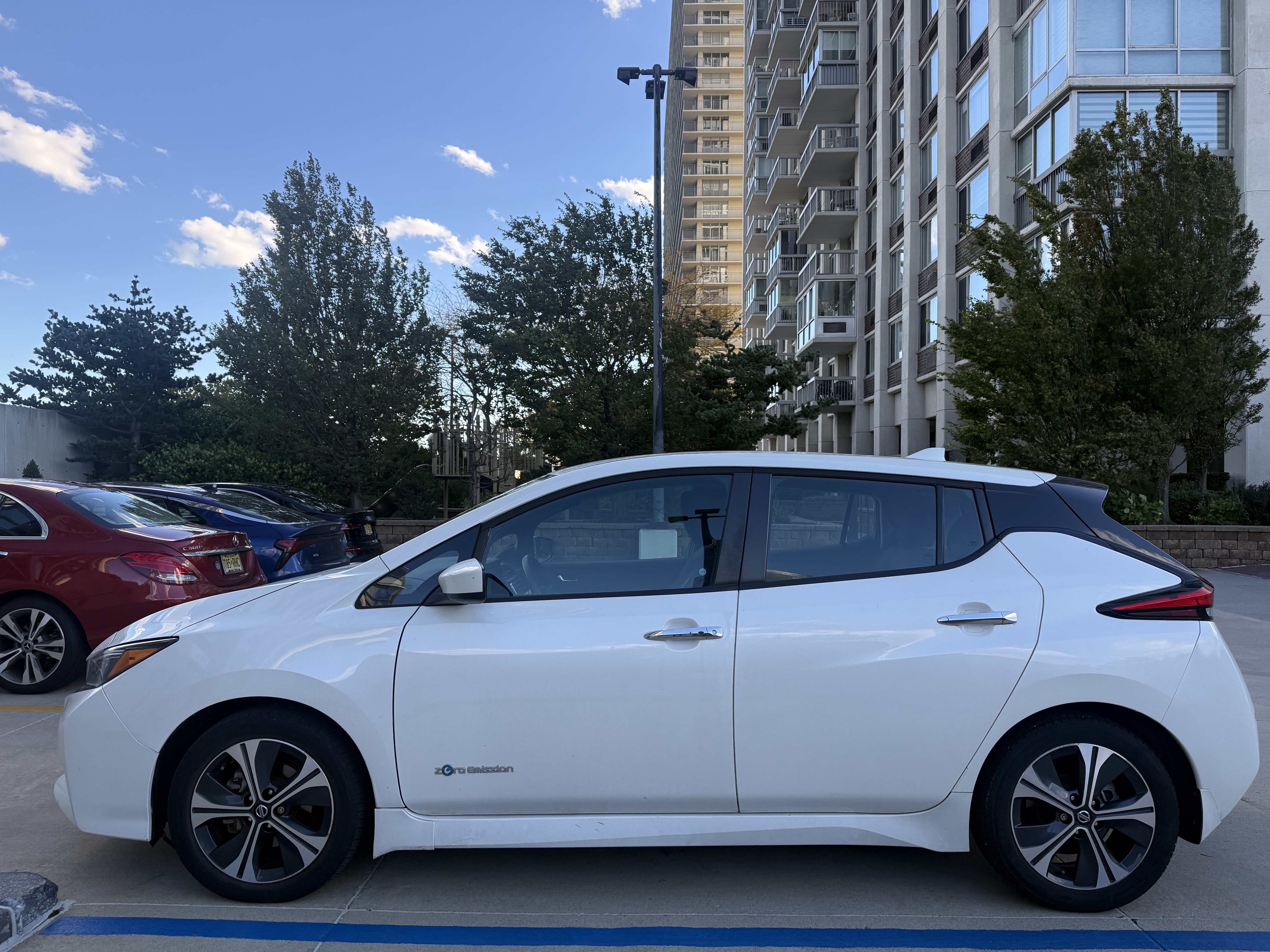 Used 2019 Nissan Leaf SV FWD image 5