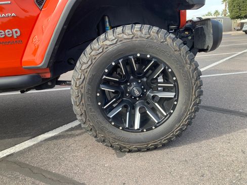 Used 2019 Jeep Wrangler Unlimited Sahara w/ Uconnect 4C Nav & Sound Group image 8