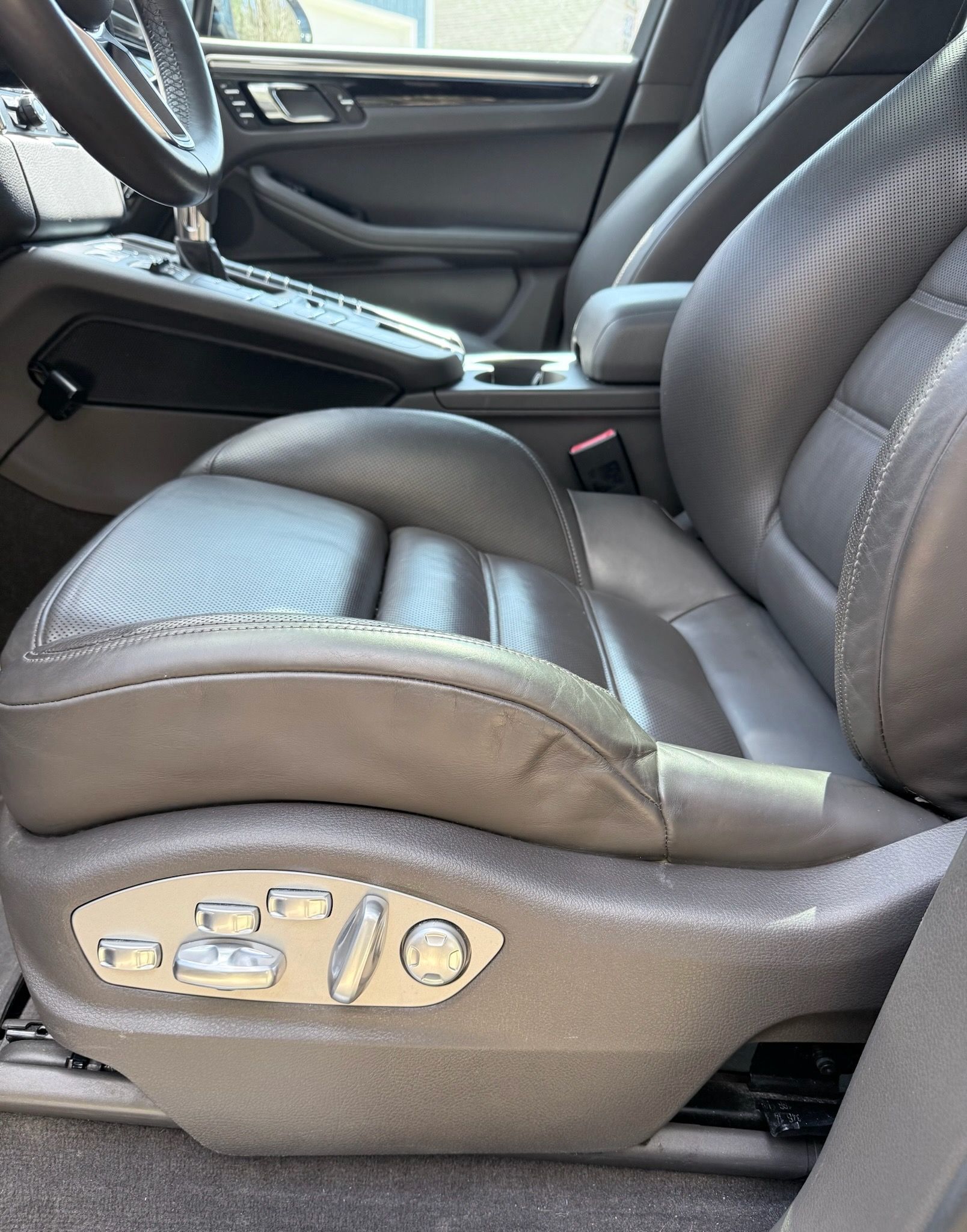 Used 2015 Porsche Macan S AWD/4WD image 18