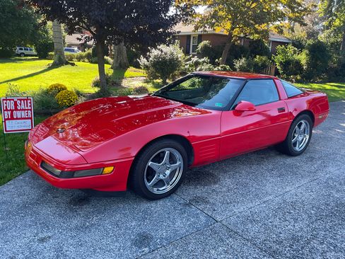 Used 1993 Chevrolet Corvette Coupe RWD image 1