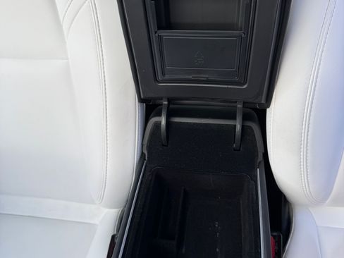 Used 2021 Tesla Model Y Long Range image 4