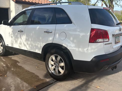 Used 2013 Kia Sorento LX image 10