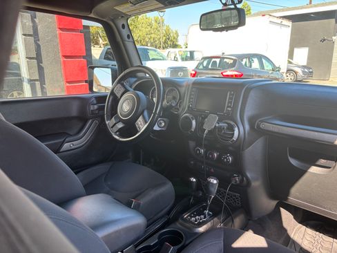 Used 2018 Jeep Wrangler Unlimited Sport S AWD/4WD image 6