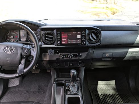 Used 2022 Toyota Tacoma SR image 9