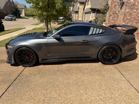 Used 2020 Ford Mustang Shelby GT500 w/ Technology Package image 1