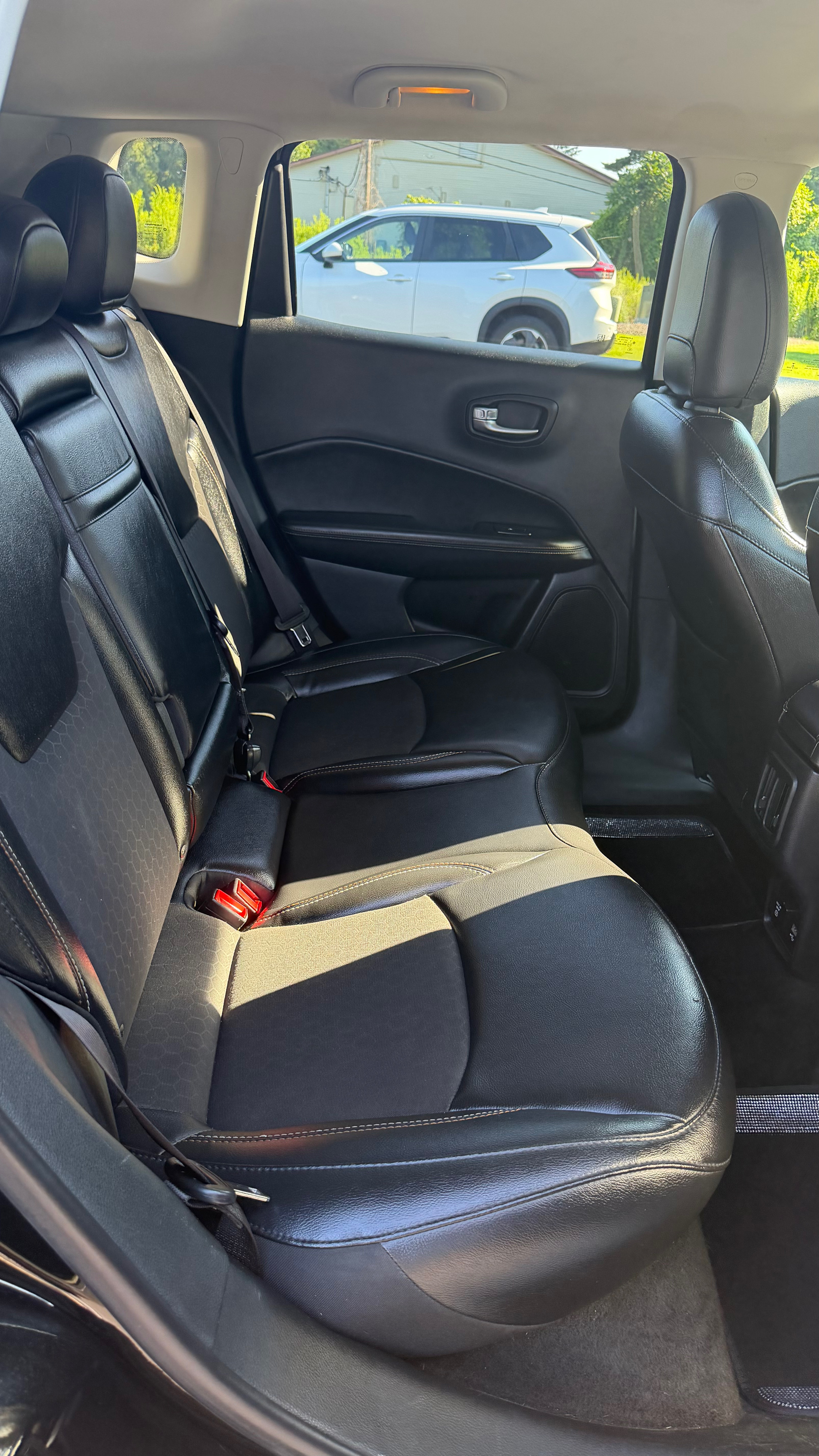 Used 2019 Jeep Compass Latitude w/ Popular Equipment Group FWD image 11