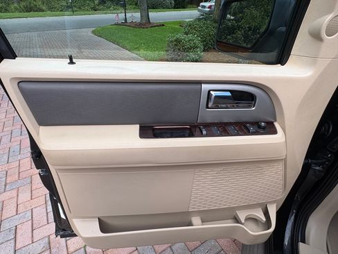 Used 2014 Ford Expedition XLT w/ Equipment Group 202A RWD image 22