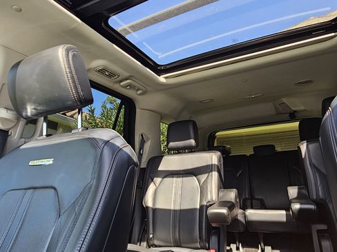 Used 2019 Ford Expedition Platinum image 5