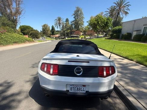 Used 2011 Ford Mustang GT Premium w/ Electronics Pkg RWD image 2