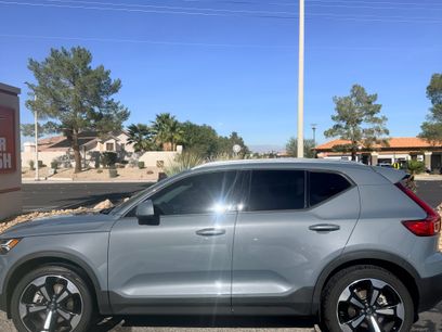 Used 2021 Volvo XC40 T4 Momentum w/ Premium Package