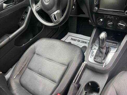 Used 2011 Volkswagen Jetta SE FWD image 11