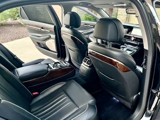 Used 2017 Genesis G90 3.3T Premium RWD image 20