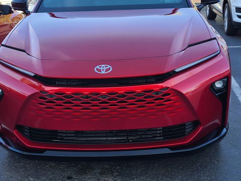 Used 2025 Toyota Crown Signia Limited Hybrid Sport Utility 4 w/ Advanced Technology Package image 2