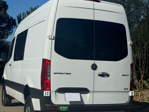 Used 2020 Mercedes-Benz Sprinter 2500 image 4