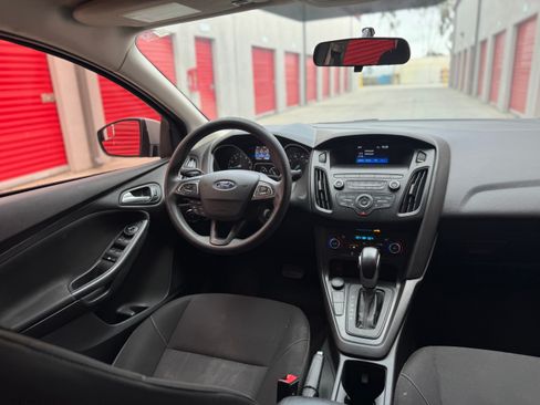 Used 2018 Ford Focus SE FWD image 16