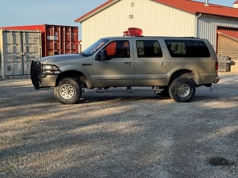 Used 2004 Ford Excursion Limited image 1