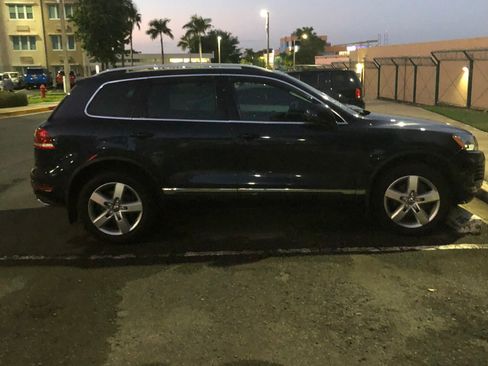 Used 2014 Volkswagen Touareg Executive AWD/4WD image 9