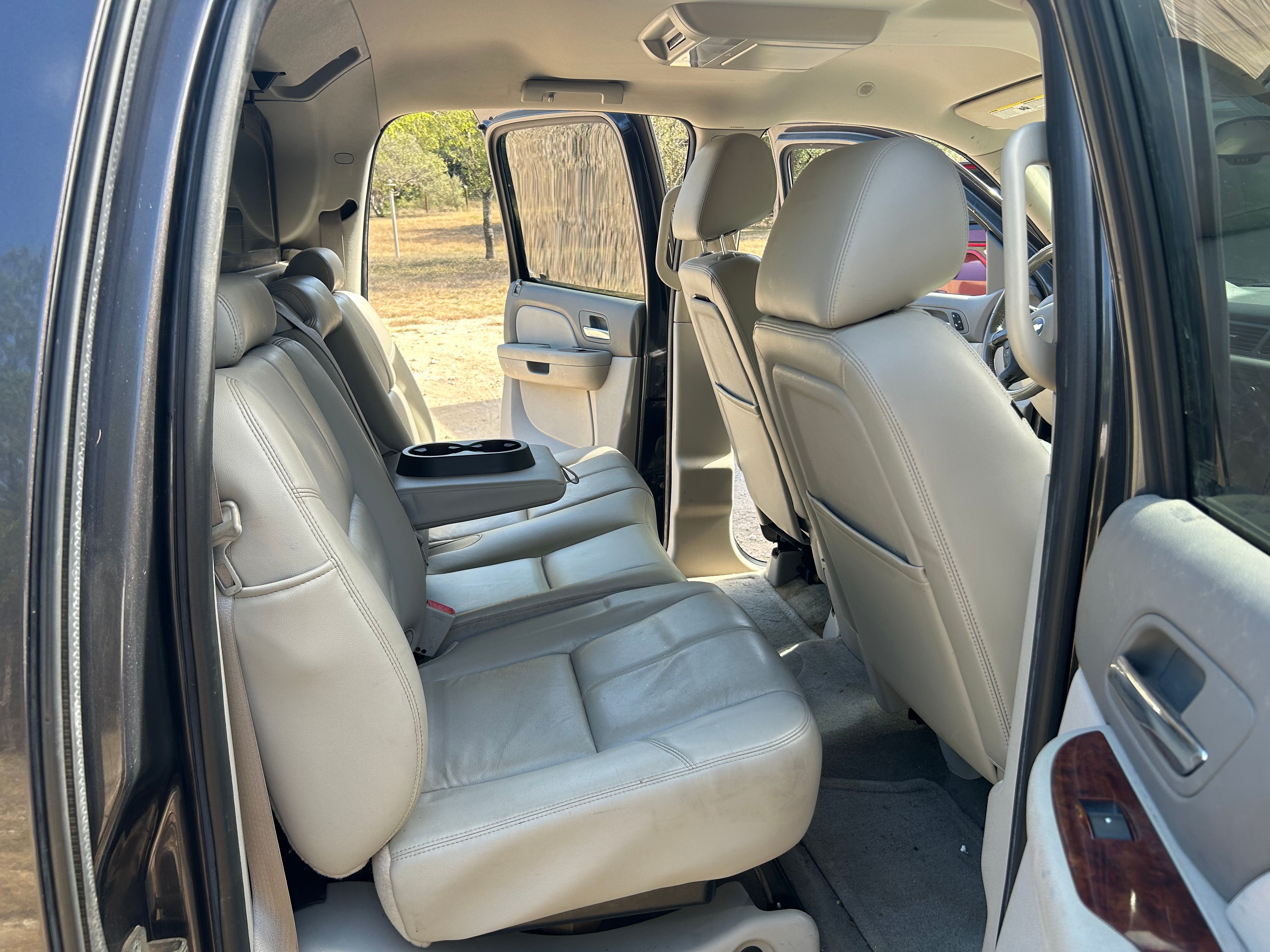 Used 2010 Chevrolet Avalanche LT w/ Luxury Package AWD/4WD image 22