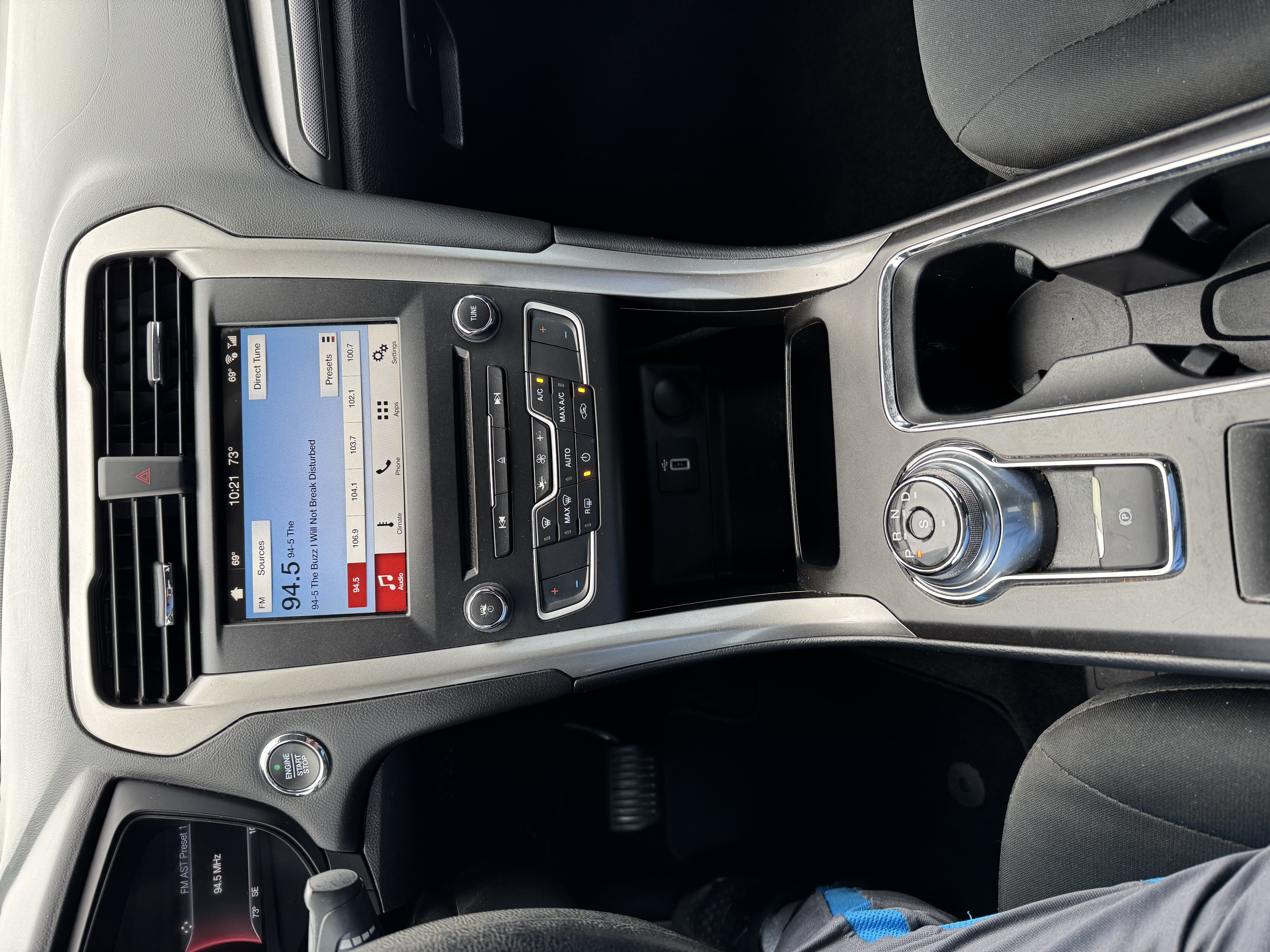 Used 2018 Ford Fusion SE w/ Fusion SE Technology Package FWD image 5