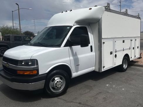 Used 2022 Chevrolet Express 3500 w/ Power Convenience Package RWD image 17