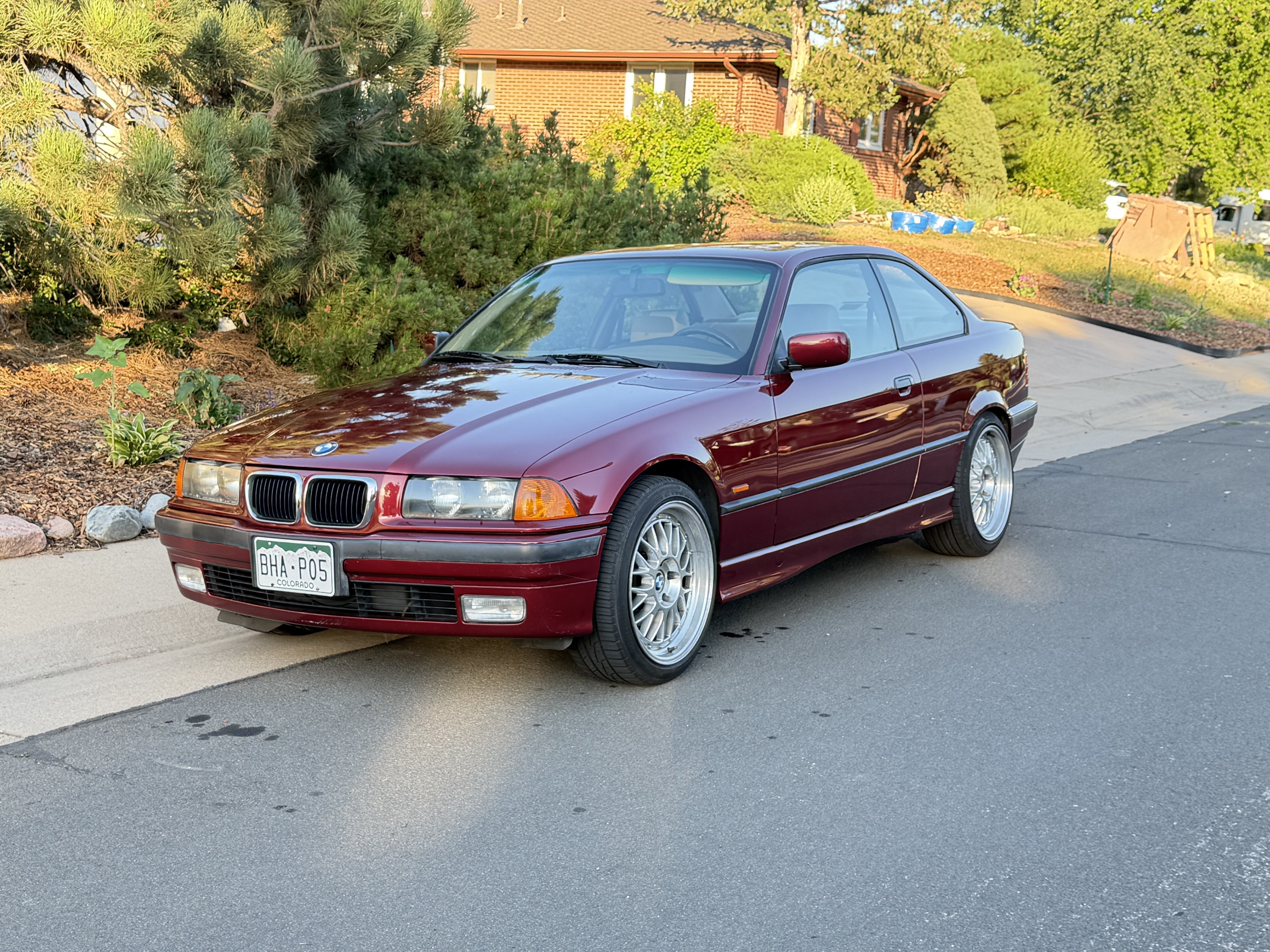 Used 1997 BMW 328iS Coupe RWD image 1