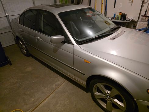 Used 2004 BMW 330xi Sedan image 1