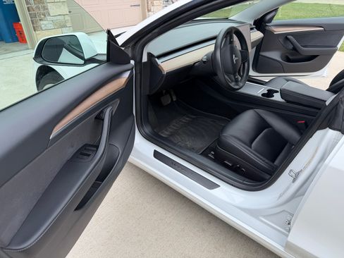 Used 2021 Tesla Model 3 Standard Range Plus image 8