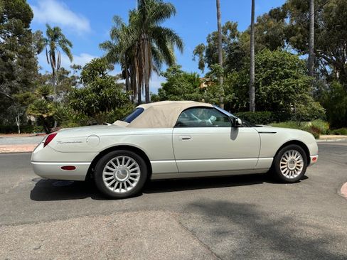 Used 2005 Ford Thunderbird 50th Anniversary image 8