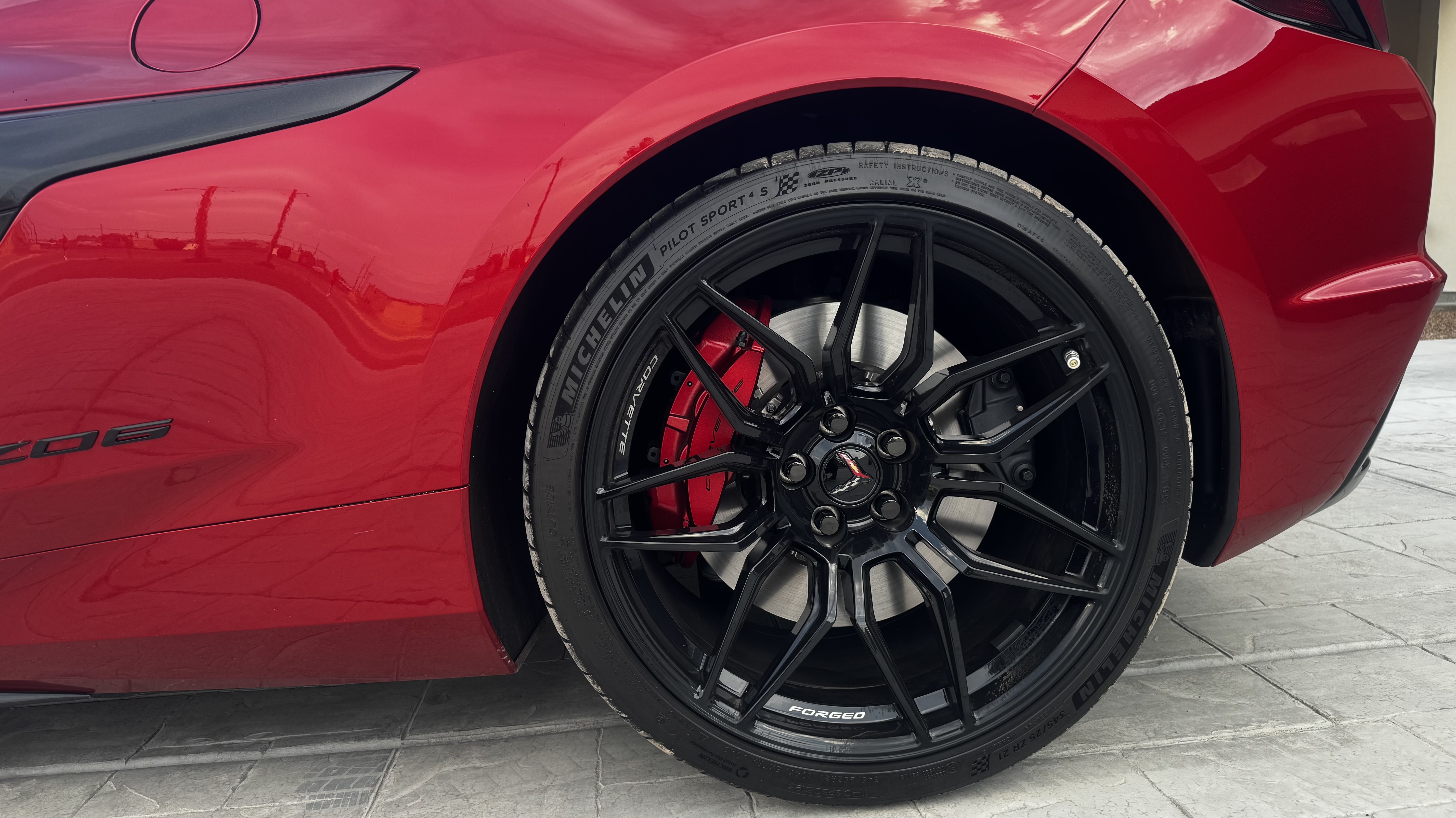 Used 2024 Chevrolet Corvette Z06 RWD image 4